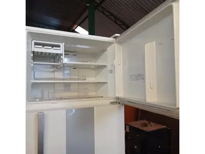LOTE 471 - 01 GELADEIRA MARCA ELECTROLUX 220V. (NO ESTADO) ATENÇÃO! FAZER A VISITAÇÃO ANTES DE ARREMATAR, NÃO SABEMOS SE FUNCIONA. LEILÃO NÃO TEM GARANTIA E NEM DEVOLUÇÃO, SUJEITO A POSSÍVEIS AVARIAS VISÍVEIS/OCULTAS E/OU AUSÊNCIA DE COMPONENTES.