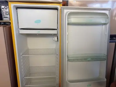 LOTE 464 - 01 GELADEIRA MARCA ELECTROLUX 220V. (NO ESTADO) ATENÇÃO! FAZER A VISITAÇÃO ANTES DE ARREMATAR, NÃO SABEMOS SE FUNCIONA. LEILÃO NÃO TEM GARANTIA E NEM DEVOLUÇÃO, SUJEITO A POSSÍVEIS AVARIAS VISÍVEIS/OCULTAS E/OU AUSÊNCIA DE COMPONENTES.