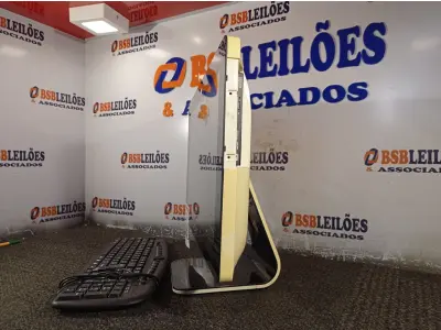 LOTE 205 - 01 COMPUTADOR ALL IN ONE. (NO ESTADO) ATENÇÃO! FAZER A VISITAÇÃO ANTES DE ARREMATAR, NÃO SABEMOS SE FUNCIONA. LEILÃO NÃO TEM GARANTIA E NEM DEVOLUÇÃO, SUJEITO A POSSÍVEIS AVARIAS VISÍVEIS/OCULTAS E/OU AUSÊNCIA DE COMPONENTES.