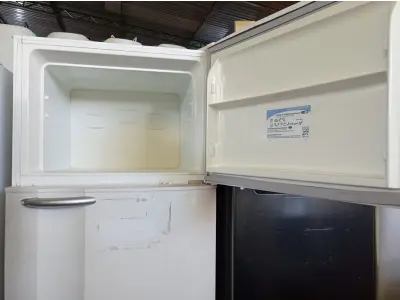 LOTE 467 - 01 GELADEIRA DUPLEX 220V. (NO ESTADO) ATENÇÃO! FAZER A VISITAÇÃO ANTES DE ARREMATAR, NÃO SABEMOS SE FUNCIONA. LEILÃO NÃO TEM GARANTIA E NEM DEVOLUÇÃO, SUJEITO A POSSÍVEIS AVARIAS VISÍVEIS/OCULTAS E/OU AUSÊNCIA DE COMPONENTES.