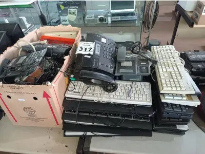 LOTE 317 - 01 LOTE COM VÁRIOS CABOS, APARELHOS DE TELEFONE, 01 APARELHO DE FAX E VÁRIOS TECLADOS PARA PC MARCAS E MODELOS DIVERSOS. (NO ESTADO) ATENÇÃO! FAZER A VISITAÇÃO ANTES DE ARREMATAR, NÃO SABEMOS SE FUNCIONA. LEILÃO NÃO TEM GARANTIA E NEM DEVOLUÇÃO, SUJEITO A POSSÍVEIS AVARIAS VISÍVEIS/OCULTAS E/OU AUSÊNCIA DE COMPONENTES.