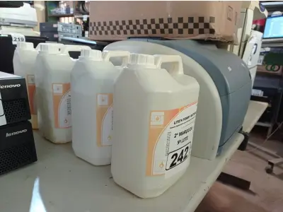 LOTE 242 - 20 LITROS DE ESPUMA HIGIENIZADORA PARA ANTISSEPSIA INSTANTÂNEA DAS MÃOS. (NO ESTADO) ATENÇÃO! FAZER A VISITAÇÃO ANTES DE ARREMATAR, NÃO SABEMOS SE FUNCIONA. LEILÃO NÃO TEM GARANTIA E NEM DEVOLUÇÃO, SUJEITO A POSSÍVEIS AVARIAS VISÍVEIS/OCULTAS E/OU AUSÊNCIA DE COMPONENTES.