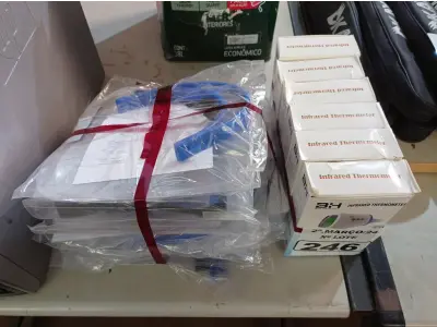LOTE 246 - 10 MÁSCARAS DE PROTEÇÃO E 05 TERMÔMETROS DIGITAIS. (NO ESTADO) ATENÇÃO! FAZER A VISITAÇÃO ANTES DE ARREMATAR, NÃO SABEMOS SE FUNCIONA. LEILÃO NÃO TEM GARANTIA E NEM DEVOLUÇÃO, SUJEITO A POSSÍVEIS AVARIAS VISÍVEIS/OCULTAS E/OU AUSÊNCIA DE COMPONENTES.