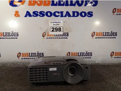 LOTE 298 - 01 PROJETOR MULTIMIDIA MARCA BENQ. (NO ESTADO) ATENÇÃO! FAZER A VISITAÇÃO ANTES DE ARREMATAR, NÃO SABEMOS SE FUNCIONA. LEILÃO NÃO TEM GARANTIA E NEM DEVOLUÇÃO, SUJEITO A POSSÍVEIS AVARIAS VISÍVEIS/OCULTAS E/OU AUSÊNCIA DE COMPONENTES.