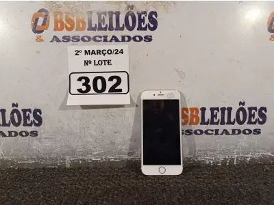 LOTE 302 - 01 CELULAR IPHONE PARA RETIRADA DE PEÇAS. (NO ESTADO) ATENÇÃO! FAZER A VISITAÇÃO ANTES DE ARREMATAR, NÃO SABEMOS SE FUNCIONA. LEILÃO NÃO TEM GARANTIA E NEM DEVOLUÇÃO, SUJEITO A POSSÍVEIS AVARIAS VISÍVEIS/OCULTAS E/OU AUSÊNCIA DE COMPONENTES.