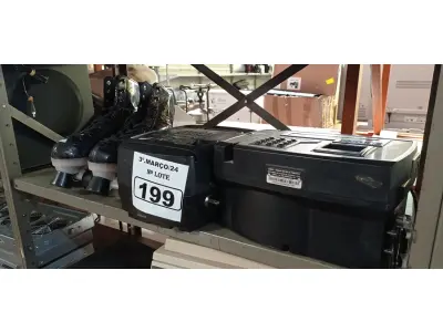 LOTE 199 - 02 RELÓGIOS DE PONTO E 01 PATINS. (NO ESTADO) ATENÇÃO! FAZER A VISITAÇÃO ANTES DE ARREMATAR, NÃO SABEMOS SE FUNCIONA. LEILÃO NÃO TEM GARANTIA E NEM DEVOLUÇÃO, SUJEITO A POSSÍVEIS AVARIAS VISÍVEIS/OCULTAS E/OU AUSÊNCIA DE COMPONENTES.