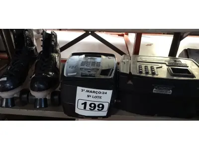 LOTE 199 - 02 RELÓGIOS DE PONTO E 01 PATINS. (NO ESTADO) ATENÇÃO! FAZER A VISITAÇÃO ANTES DE ARREMATAR, NÃO SABEMOS SE FUNCIONA. LEILÃO NÃO TEM GARANTIA E NEM DEVOLUÇÃO, SUJEITO A POSSÍVEIS AVARIAS VISÍVEIS/OCULTAS E/OU AUSÊNCIA DE COMPONENTES.