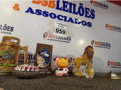 LOTE 059 - 01 LOTE COM ENFEITES DIVERSOS. (NO ESTADO) ATENÇÃO! FAZER A VISITAÇÃO ANTES DE ARREMATAR, NÃO SABEMOS SE FUNCIONA. LEILÃO NÃO TEM GARANTIA E NEM DEVOLUÇÃO, SUJEITO A POSSÍVEIS AVARIAS VISÍVEIS/OCULTAS E/OU AUSÊNCIA DE COMPONENTES.