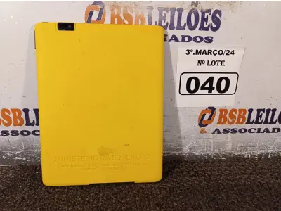 LOTE 040 - 01 TABLET MARCA POSITIVO. (NO ESTADO) ATENÇÃO! FAZER A VISITAÇÃO ANTES DE ARREMATAR, NÃO SABEMOS SE FUNCIONA. LEILÃO NÃO TEM GARANTIA E NEM DEVOLUÇÃO, SUJEITO A POSSÍVEIS AVARIAS VISÍVEIS/OCULTAS E/OU AUSÊNCIA DE COMPONENTES.