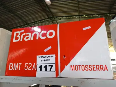 LOTE 117 - 01 MOTOSERRA BMT52A SABRE 18” BRANCO. (NO ESTADO) ATENÇÃO! FAZER A VISITAÇÃO ANTES DE ARREMATAR, NÃO SABEMOS SE FUNCIONA. LEILÃO NÃO TEM GARANTIA E NEM DEVOLUÇÃO, SUJEITO A POSSÍVEIS AVARIAS VISÍVEIS/OCULTAS E/OU AUSÊNCIA DE COMPONENTES.