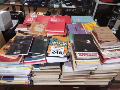 LOTE 248 - 01 LOTE COM LIVROS DIVERSOS. (NO ESTADO) ATENÇÃO! FAZER A VISITAÇÃO ANTES DE ARREMATAR, NÃO SABEMOS SE FUNCIONA. LEILÃO NÃO TEM GARANTIA E NEM DEVOLUÇÃO, SUJEITO A POSSÍVEIS AVARIAS VISÍVEIS/OCULTAS E/OU AUSÊNCIA DE COMPONENTES.