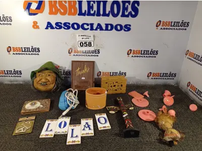 LOTE 058 - 01 LOTE COM ENFEITES DIVERSOS. (NO ESTADO) ATENÇÃO! FAZER A VISITAÇÃO ANTES DE ARREMATAR, NÃO SABEMOS SE FUNCIONA. LEILÃO NÃO TEM GARANTIA E NEM DEVOLUÇÃO, SUJEITO A POSSÍVEIS AVARIAS VISÍVEIS/OCULTAS E/OU AUSÊNCIA DE COMPONENTES.
