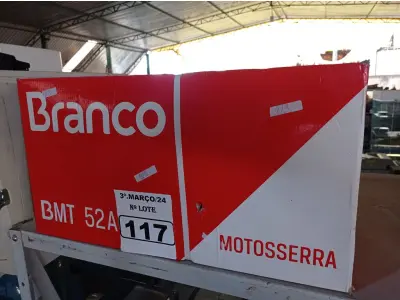 LOTE 117 - 01 MOTOSERRA BMT52A SABRE 18” BRANCO. (NO ESTADO) ATENÇÃO! FAZER A VISITAÇÃO ANTES DE ARREMATAR, NÃO SABEMOS SE FUNCIONA. LEILÃO NÃO TEM GARANTIA E NEM DEVOLUÇÃO, SUJEITO A POSSÍVEIS AVARIAS VISÍVEIS/OCULTAS E/OU AUSÊNCIA DE COMPONENTES.