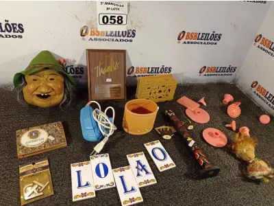 LOTE 058 - 01 LOTE COM ENFEITES DIVERSOS. (NO ESTADO) ATENÇÃO! FAZER A VISITAÇÃO ANTES DE ARREMATAR, NÃO SABEMOS SE FUNCIONA. LEILÃO NÃO TEM GARANTIA E NEM DEVOLUÇÃO, SUJEITO A POSSÍVEIS AVARIAS VISÍVEIS/OCULTAS E/OU AUSÊNCIA DE COMPONENTES.