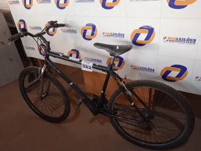 LOTE 523 - 01 BICICLETA ARO 26. (NO ESTADO) ATENÇÃO! FAZER A VISITAÇÃO ANTES DE ARREMATAR, NÃO SABEMOS SE FUNCIONA. LEILÃO NÃO TEM GARANTIA E NEM DEVOLUÇÃO, SUJEITO A POSSÍVEIS AVARIAS VISÍVEIS/OCULTAS E/OU AUSÊNCIA DE COMPONENTES.