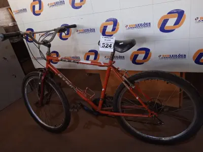 LOTE 524 - 01 BICICLETA GTS ARO 26. (NO ESTADO) ATENÇÃO! FAZER A VISITAÇÃO ANTES DE ARREMATAR, NÃO SABEMOS SE FUNCIONA. LEILÃO NÃO TEM GARANTIA E NEM DEVOLUÇÃO, SUJEITO A POSSÍVEIS AVARIAS VISÍVEIS/OCULTAS E/OU AUSÊNCIA DE COMPONENTES.
