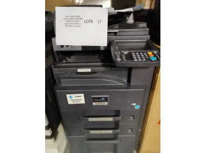 LOTE 017 - 03 MULTIFUNCIONAL MONO LASER_KYOCERA TASKALFA 3010I + GRAMPEADOR 50 FLS + GABINETE COM RODAS (NO ESTADO)