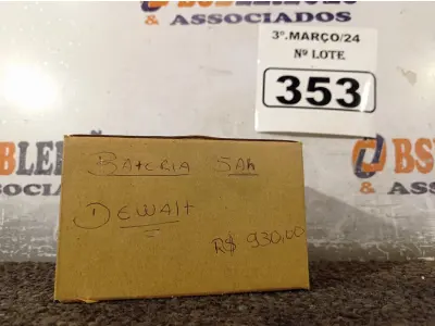 LOTE 353 - 01 BATERIA 20V DE 5AH MARCA DEWALT. (NOVO). (NO ESTADO) ATENÇÃO! FAZER A VISITAÇÃO ANTES DE ARREMATAR, NÃO SABEMOS SE FUNCIONA. LEILÃO NÃO TEM GARANTIA E NEM DEVOLUÇÃO, SUJEITO A POSSÍVEIS AVARIAS VISÍVEIS/OCULTAS E/OU AUSÊNCIA DE COMPONENTES.