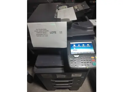 LOTE 011 - 03 MULTIFUNCIONAL MONO LASER_KYOCERA TASKALFA 3010I + GRAMPEADOR 50 FLS + GABINETE COM RODAS (NO ESTADO)