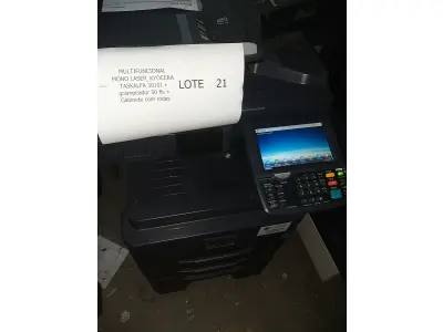 LOTE 021 - 04 MULTIFUNCIONAL MONO LASER_KYOCERA TASKALFA 3010I + GRAMPEADOR 50 FLS + GABINETE COM RODAS (NO ESTADO)