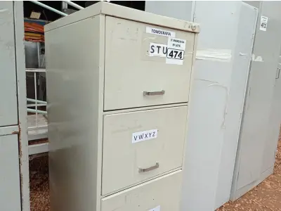 LOTE 474 - 01 ARQUIVO DE AÇO COM 04 GAVETAS. (NO ESTADO) ATENÇÃO! FAZER A VISITAÇÃO ANTES DE ARREMATAR, NÃO SABEMOS SE FUNCIONA. LEILÃO NÃO TEM GARANTIA E NEM DEVOLUÇÃO, SUJEITO A POSSÍVEIS AVARIAS VISÍVEIS/OCULTAS E/OU AUSÊNCIA DE COMPONENTES.