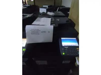 LOTE 009 - 02 MULTIFUNCIONAL MONO LASER_KYOCERA TASKALFA 3010I + GRAMPEADOR 50 FLS + GABINETE COM RODAS (NO ESTADO)