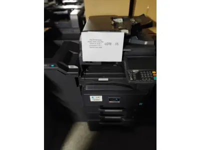 LOTE 015 - 03 MULTIFUNCIONAL MONO LASER_KYOCERA TASKALFA 3010I + GRAMPEADOR 50 FLS + GABINETE COM RODAS (NO ESTADO)