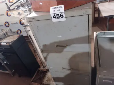 LOTE 456 - 01 ARMÁRIO DE AÇO COM 04 GAVETAS E VÁRIOS CABOS, TECLADOS E PERIFÉRICOS DIVERSOS. (NO ESTADO) ATENÇÃO! FAZER A VISITAÇÃO ANTES DE ARREMATAR, NÃO SABEMOS SE FUNCIONA. LEILÃO NÃO TEM GARANTIA E NEM DEVOLUÇÃO, SUJEITO A POSSÍVEIS AVARIAS VISÍVEIS/OCULTAS E/OU AUSÊNCIA DE COMPONENTES.