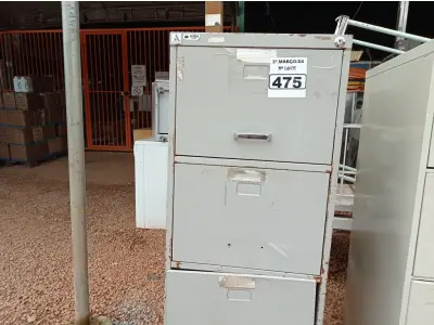 LOTE 475 - 01 ARQUIVO DE AÇO COM 04 GAVETAS. (NO ESTADO) ATENÇÃO! FAZER A VISITAÇÃO ANTES DE ARREMATAR, NÃO SABEMOS SE FUNCIONA. LEILÃO NÃO TEM GARANTIA E NEM DEVOLUÇÃO, SUJEITO A POSSÍVEIS AVARIAS VISÍVEIS/OCULTAS E/OU AUSÊNCIA DE COMPONENTES.