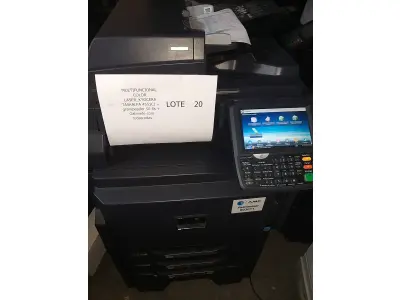 LOTE 020 - 02 MULTIFUNCIONAL COLOR LASER_KYOCERA TASKALFA 4551CI + GRAMPEADOR 50 FLS + GABINETE COM RODASRODAS (NO ESTADO)