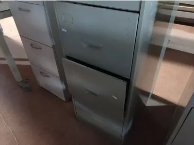 LOTE 427 - 01 ARQUIVO DE AÇO COM 04 GAVETAS. (NO ESTADO) ATENÇÃO! FAZER A VISITAÇÃO ANTES DE ARREMATAR, NÃO SABEMOS SE FUNCIONA. LEILÃO NÃO TEM GARANTIA E NEM DEVOLUÇÃO, SUJEITO A POSSÍVEIS AVARIAS VISÍVEIS/OCULTAS E/OU AUSÊNCIA DE COMPONENTES.
