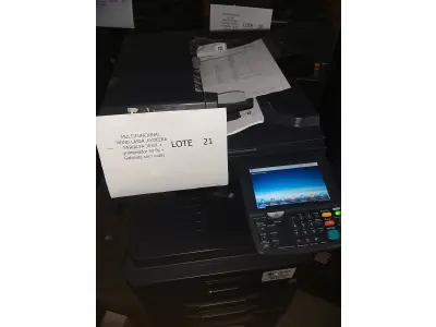 LOTE 021 - 04 MULTIFUNCIONAL MONO LASER_KYOCERA TASKALFA 3010I + GRAMPEADOR 50 FLS + GABINETE COM RODAS (NO ESTADO)