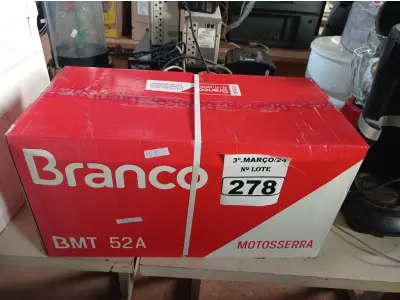 LOTE 278 - 01 MOTOSERRA BMT52A SABRE 18” BRANCO. (NO ESTADO) ATENÇÃO! FAZER A VISITAÇÃO ANTES DE ARREMATAR, NÃO SABEMOS SE FUNCIONA. LEILÃO NÃO TEM GARANTIA E NEM DEVOLUÇÃO, SUJEITO A POSSÍVEIS AVARIAS VISÍVEIS/OCULTAS E/OU AUSÊNCIA DE COMPONENTES.
