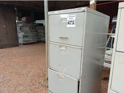 LOTE 475 - 01 ARQUIVO DE AÇO COM 04 GAVETAS. (NO ESTADO) ATENÇÃO! FAZER A VISITAÇÃO ANTES DE ARREMATAR, NÃO SABEMOS SE FUNCIONA. LEILÃO NÃO TEM GARANTIA E NEM DEVOLUÇÃO, SUJEITO A POSSÍVEIS AVARIAS VISÍVEIS/OCULTAS E/OU AUSÊNCIA DE COMPONENTES.