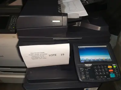 LOTE 019 - 02 MULTIFUNCIONAL MONO LASER_KYOCERA TASKALFA 3010I + GRAMPEADOR 50 FLS + GABINETE COM RODAS (NO ESTADO)
