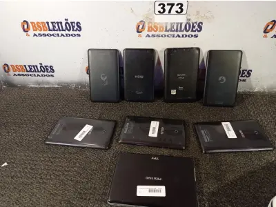 LOTE 373 - 08 TABLETS MARCAS E MODELOS DIVERSOS PARA RETIRADA DE PEÇAS.  (NO ESTADO) ATENÇÃO! FAZER A VISITAÇÃO ANTES DE ARREMATAR, NÃO SABEMOS SE FUNCIONA. LEILÃO NÃO TEM GARANTIA E NEM DEVOLUÇÃO, SUJEITO A POSSÍVEIS AVARIAS VISÍVEIS/OCULTAS E/OU AUSÊNCIA DE COMPONENTES.