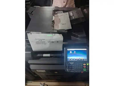 LOTE 008 - 01 MULTIFUNCIONAL MONO LASER_KYOCERA TASKALFA 3010I + GRAMPEADOR 50 FLS + GABINETE COM RODAS E 01 MULTIFUNCIONAL COLOR LASER_KYOCERA TASKALFA 4551CI + GABINETE COM RODAS (NO ESTADO)