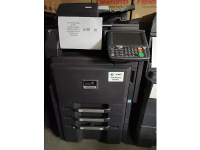 LOTE 020 - 02 MULTIFUNCIONAL COLOR LASER_KYOCERA TASKALFA 4551CI + GRAMPEADOR 50 FLS + GABINETE COM RODASRODAS (NO ESTADO)