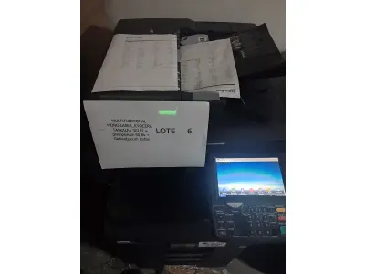 LOTE 006 - 02 MULTIFUNCIONAL MONO LASER_KYOCERA TASKALFA 3010I + GRAMPEADOR 50 FLS + GABINETE COM RODAS (NO ESTADO)