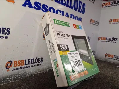 LOTE 382 - 01 REFLETOR TR LED 100 6.800 LUMENS LUZ QUENTE 3000K AUTOVOLT MARCA TASCHIBRA. (NOVO) (NO ESTADO) ATENÇÃO! FAZER A VISITAÇÃO ANTES DE ARREMATAR, NÃO SABEMOS SE FUNCIONA. LEILÃO NÃO TEM GARANTIA E NEM DEVOLUÇÃO, SUJEITO A POSSÍVEIS AVARIAS VISÍVEIS/OCULTAS E/OU AUSÊNCIA DE COMPONENTES.