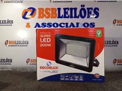 LOTE 381 - 01 REFLETOR DE SUPER LED 200W BIVOLT E DURAÇÃO DE 20.000 HORAS 6.000K MARCA DECORLUX. (NOVO) (NO ESTADO) ATENÇÃO! FAZER A VISITAÇÃO ANTES DE ARREMATAR, NÃO SABEMOS SE FUNCIONA. LEILÃO NÃO TEM GARANTIA E NEM DEVOLUÇÃO, SUJEITO A POSSÍVEIS AVARIAS VISÍVEIS/OCULTAS E/OU AUSÊNCIA DE COMPONENTES.
