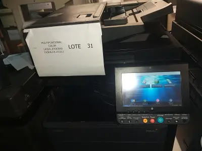 LOTE 031 - 01 MULTIFUNCIONAL COLOR LASER_KYOCERA TASKALFA 2552CI. (NO ESTADO)