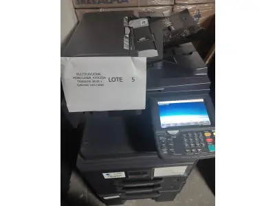 LOTE 005 - 01 MULTIFUNCIONAL MONO LASER_KYOCERA TASKALFA 3010I + GABINETE COM RODAS E 01 MULTIFUNCIONAL COLOR LASER_KYOCERA TASKALFA 4551CI + GRAMPEADOR 50 FLS + GABINETE COM RODAS (NO ESTADO)