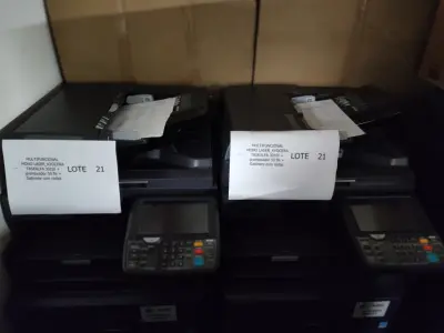 LOTE 021 - 04 MULTIFUNCIONAL MONO LASER_KYOCERA TASKALFA 3010I + GRAMPEADOR 50 FLS + GABINETE COM RODAS (NO ESTADO)
