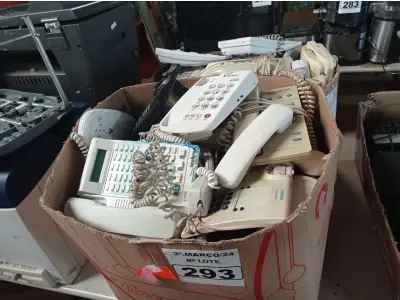 LOTE 293 - 01 LOTE COM VÁRIOS APARELHOS DE TELEFONE MARCAS E MODELOS DIVERSOS. (NO ESTADO) ATENÇÃO! FAZER A VISITAÇÃO ANTES DE ARREMATAR, NÃO SABEMOS SE FUNCIONA. LEILÃO NÃO TEM GARANTIA E NEM DEVOLUÇÃO, SUJEITO A POSSÍVEIS AVARIAS VISÍVEIS/OCULTAS E/OU AUSÊNCIA DE COMPONENTES.