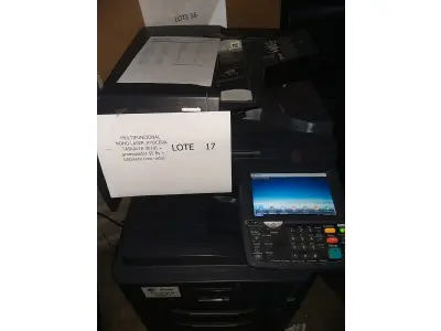 LOTE 017 - 03 MULTIFUNCIONAL MONO LASER_KYOCERA TASKALFA 3010I + GRAMPEADOR 50 FLS + GABINETE COM RODAS (NO ESTADO)