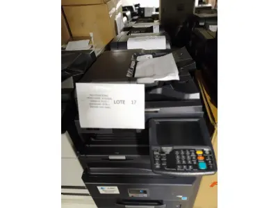 LOTE 017 - 03 MULTIFUNCIONAL MONO LASER_KYOCERA TASKALFA 3010I + GRAMPEADOR 50 FLS + GABINETE COM RODAS (NO ESTADO)