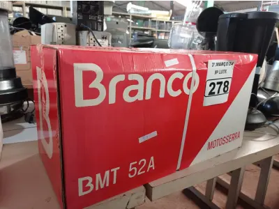 LOTE 278 - 01 MOTOSERRA BMT52A SABRE 18” BRANCO. (NO ESTADO) ATENÇÃO! FAZER A VISITAÇÃO ANTES DE ARREMATAR, NÃO SABEMOS SE FUNCIONA. LEILÃO NÃO TEM GARANTIA E NEM DEVOLUÇÃO, SUJEITO A POSSÍVEIS AVARIAS VISÍVEIS/OCULTAS E/OU AUSÊNCIA DE COMPONENTES.