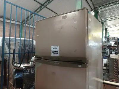 LOTE 422 - 01 GELADEIRA MARCA ELECTROLUX 220V. (NO ESTADO) ATENÇÃO! FAZER A VISITAÇÃO ANTES DE ARREMATAR, NÃO SABEMOS SE FUNCIONA. LEILÃO NÃO TEM GARANTIA E NEM DEVOLUÇÃO, SUJEITO A POSSÍVEIS AVARIAS VISÍVEIS/OCULTAS E/OU AUSÊNCIA DE COMPONENTES.
