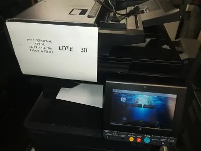 LOTE 030 - 01 MULTIFUNCIONAL COLOR LASER_KYOCERA TASKALFA 2552CI. (NO ESTADO)